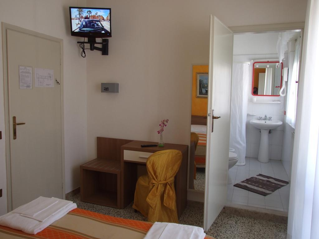 Hotel Derna Viareggio Værelse billede