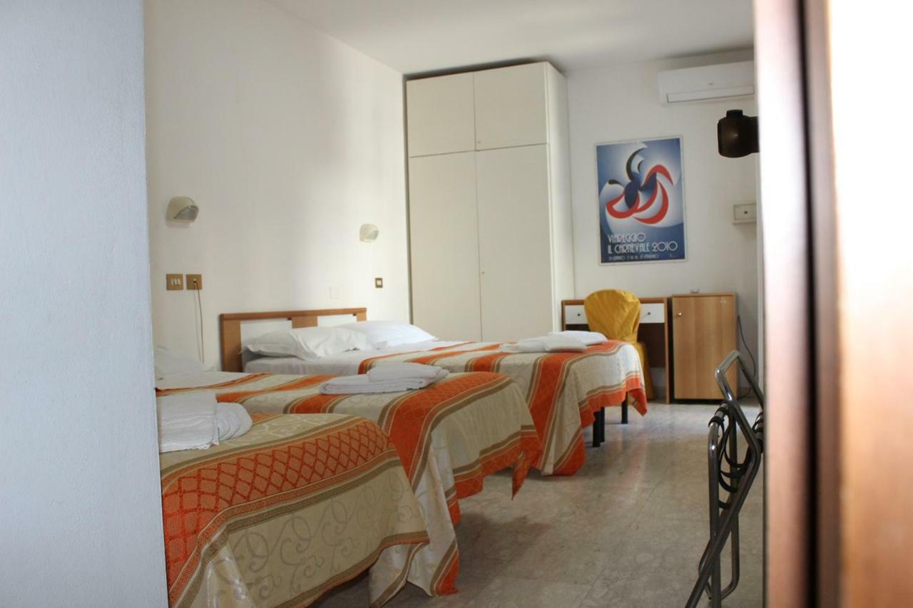 Hotel Derna Viareggio Eksteriør billede